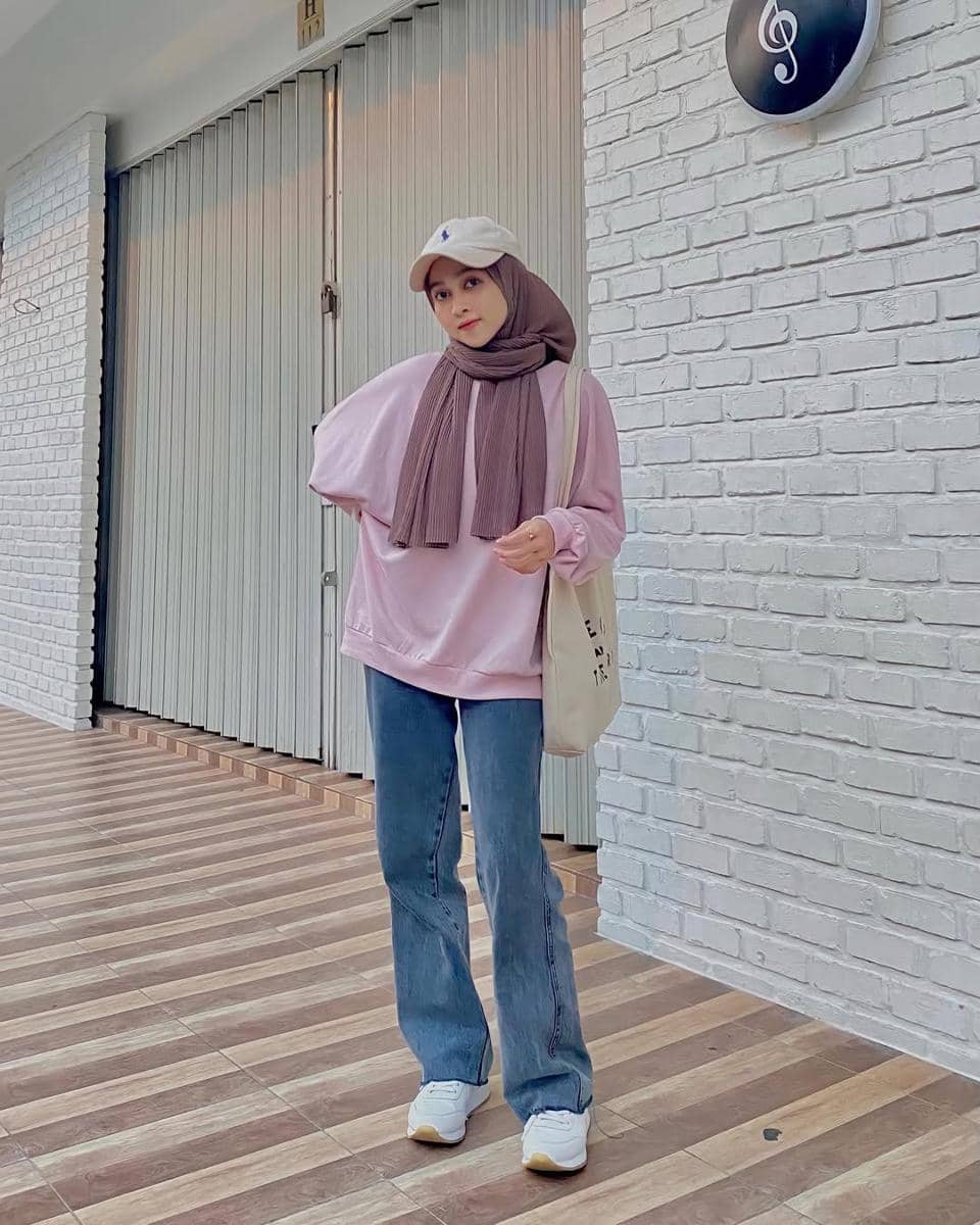 OOTD Pakai Topi ala Syindi Lucia