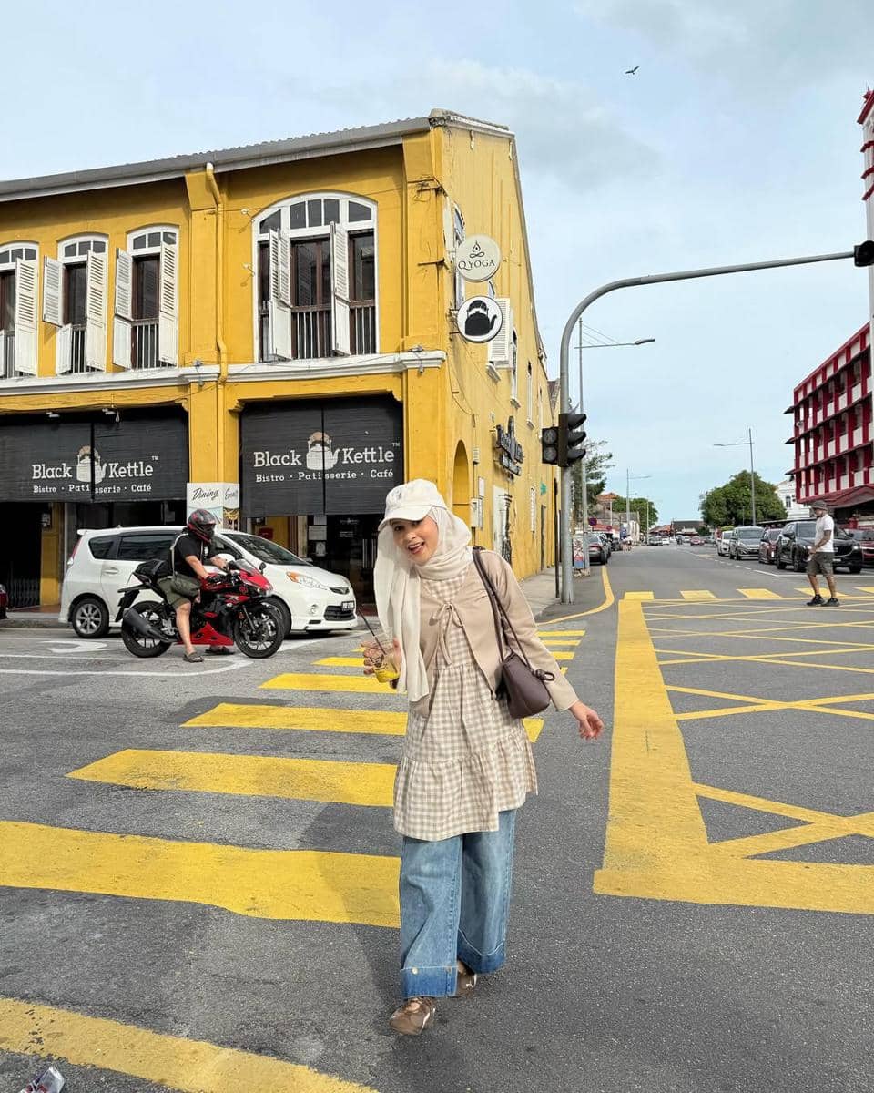 OOTD Pakai Topi ala Syindi Lucia