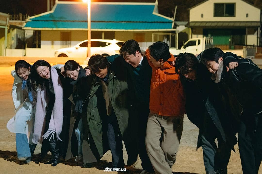 12 Hal yang Harus Terselesaikan di Ending We Are All Trying Here