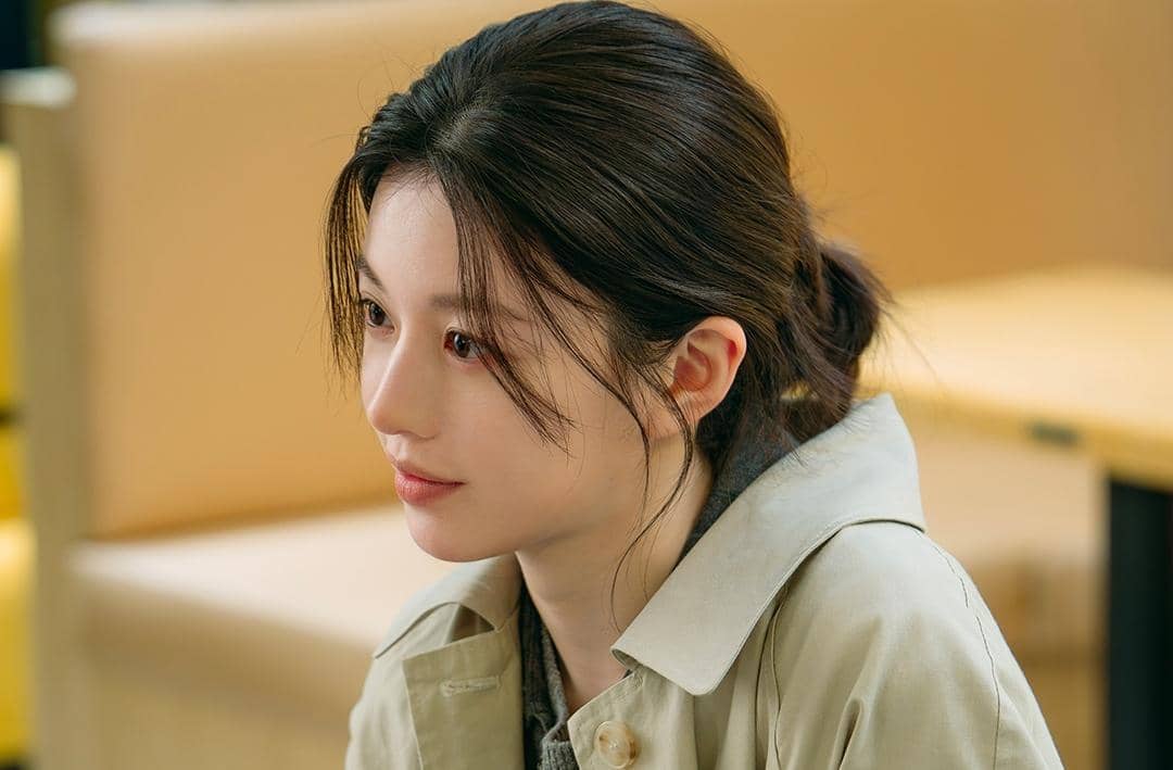 Go Youn Jung di drama We Are All Trying Here