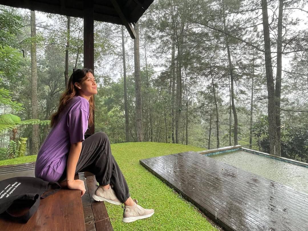 referensi outfit sporty look ala Rebecca Tamara