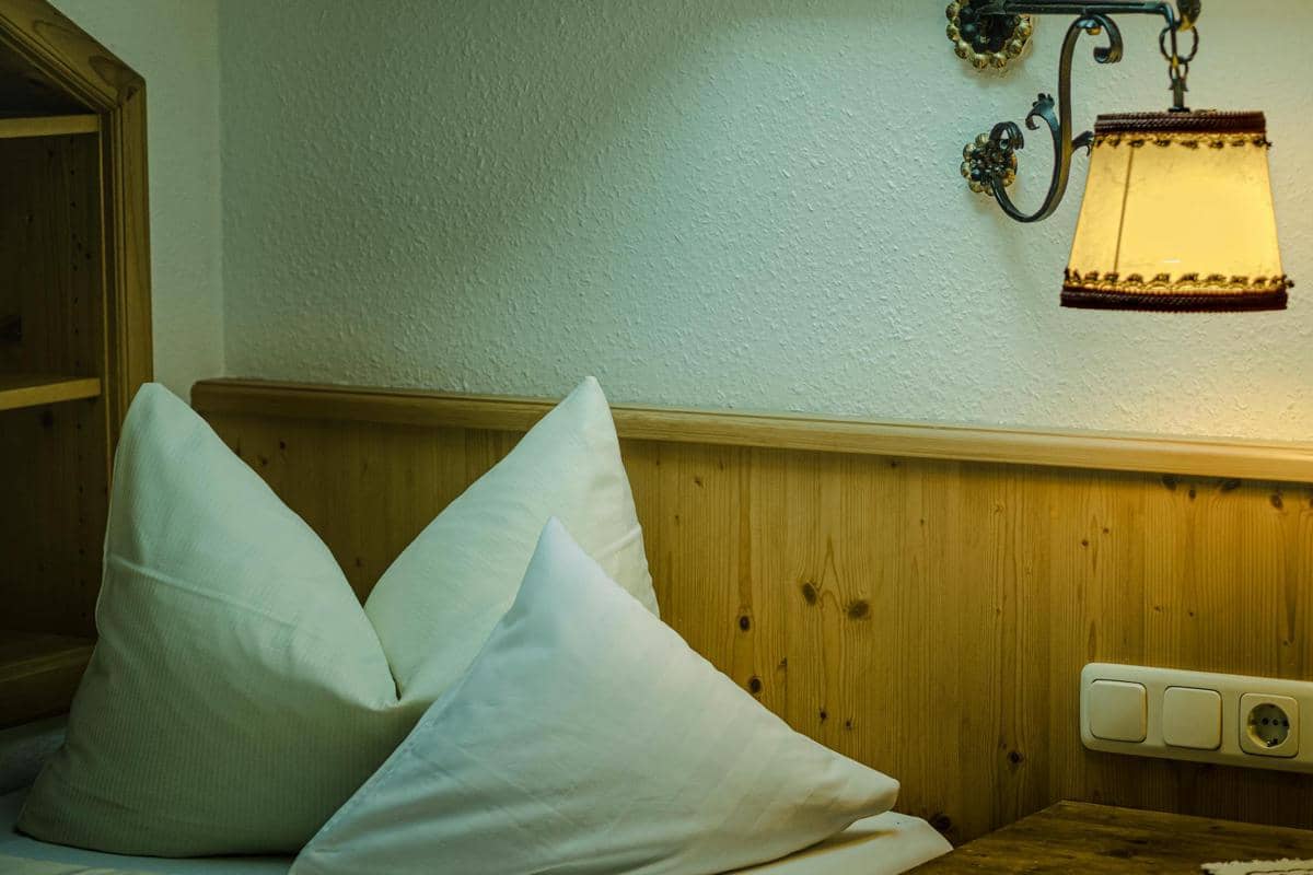 lampu dinding kamar tidur