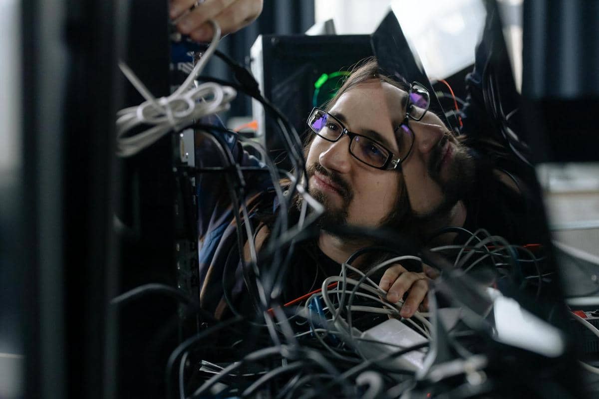 Mau Jadi Network Engineer? Ini Skill dan Sertifikasi yang Wajib Kamu Punya