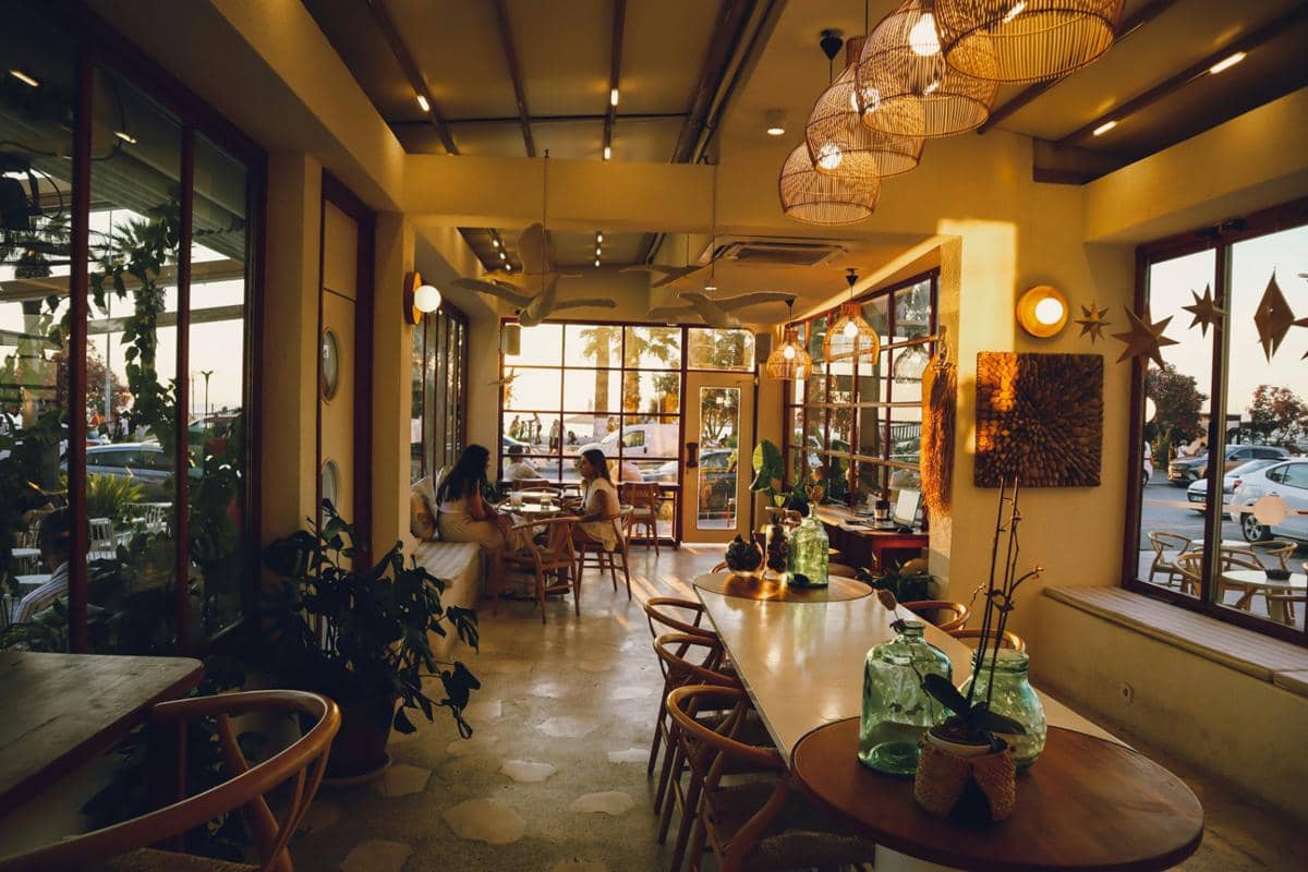 5 Rekomendasi Kafe Baru di Surabaya untuk Ngopi Santai, Catat ya!