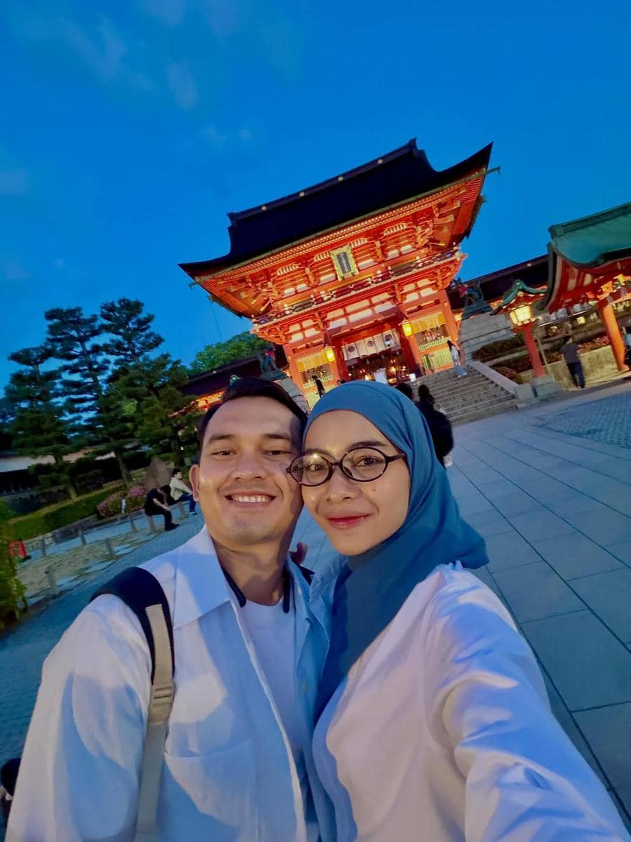 Ikbal Fauzi dan istri jalan-jalan di Kyoto
