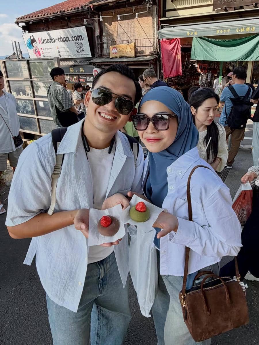 Ikbal Fauzi dan istri jalan-jalan di Kyoto