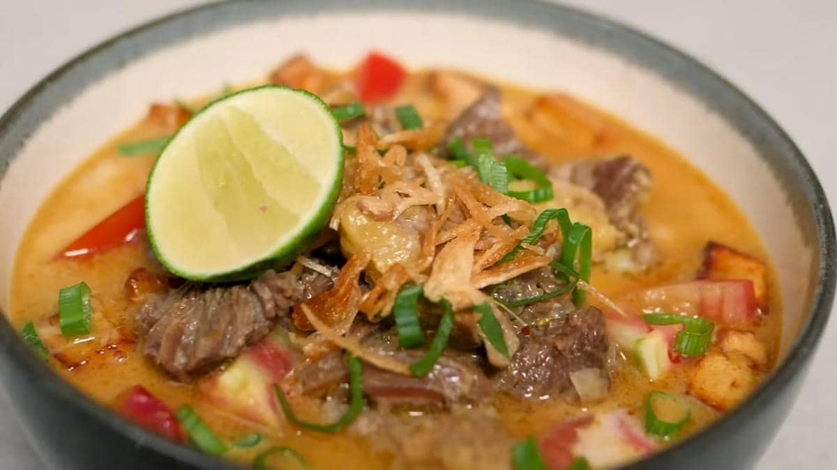 ilustrasi soto betawi daging sapi