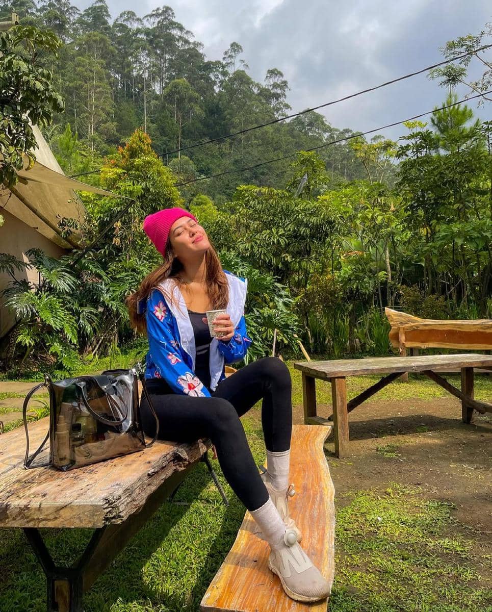 referensi outfit sporty look ala Rebecca Tamara
