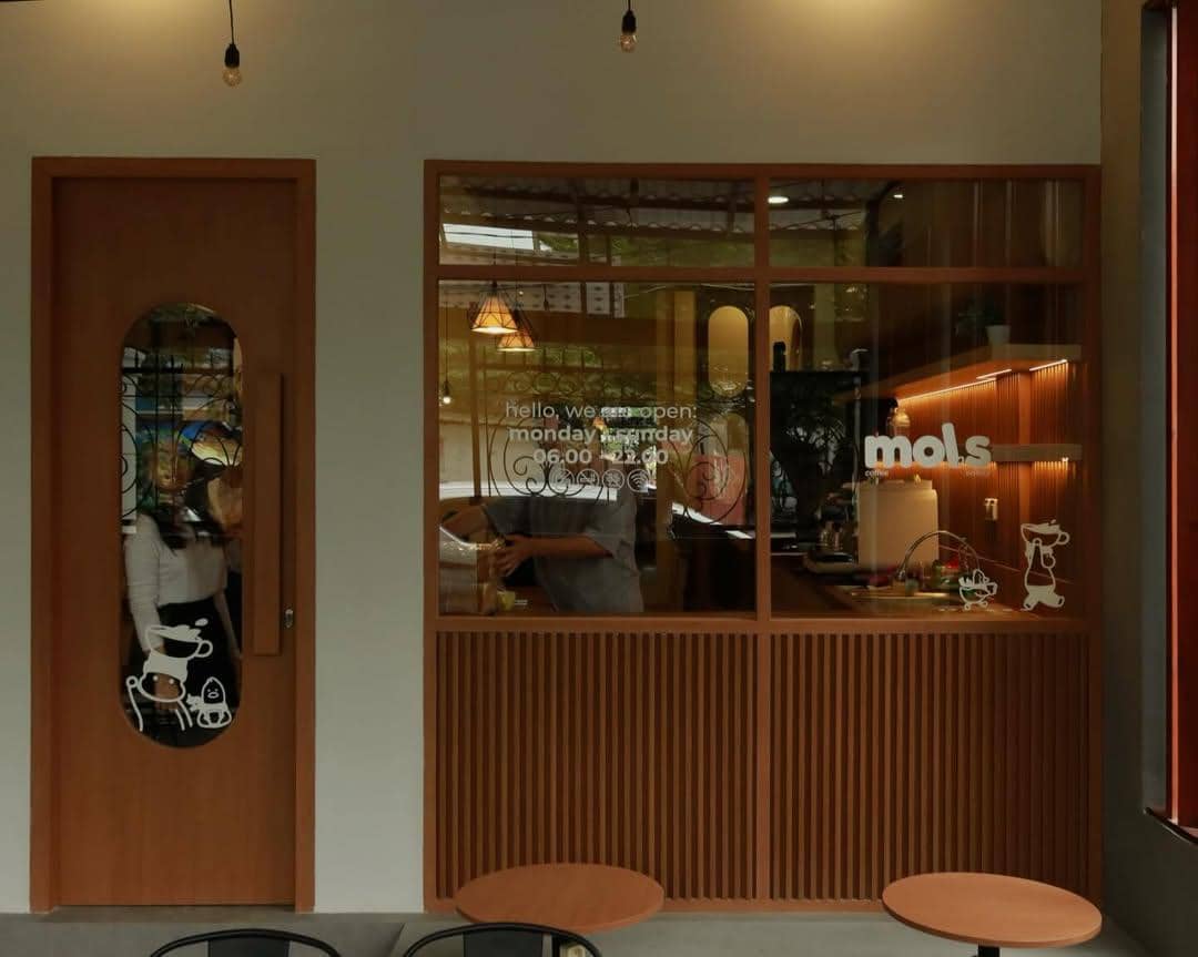 Mols Coffee & Eatery 