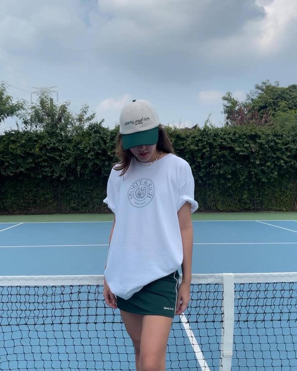 referensi outfit sporty look ala Rebecca Tamara