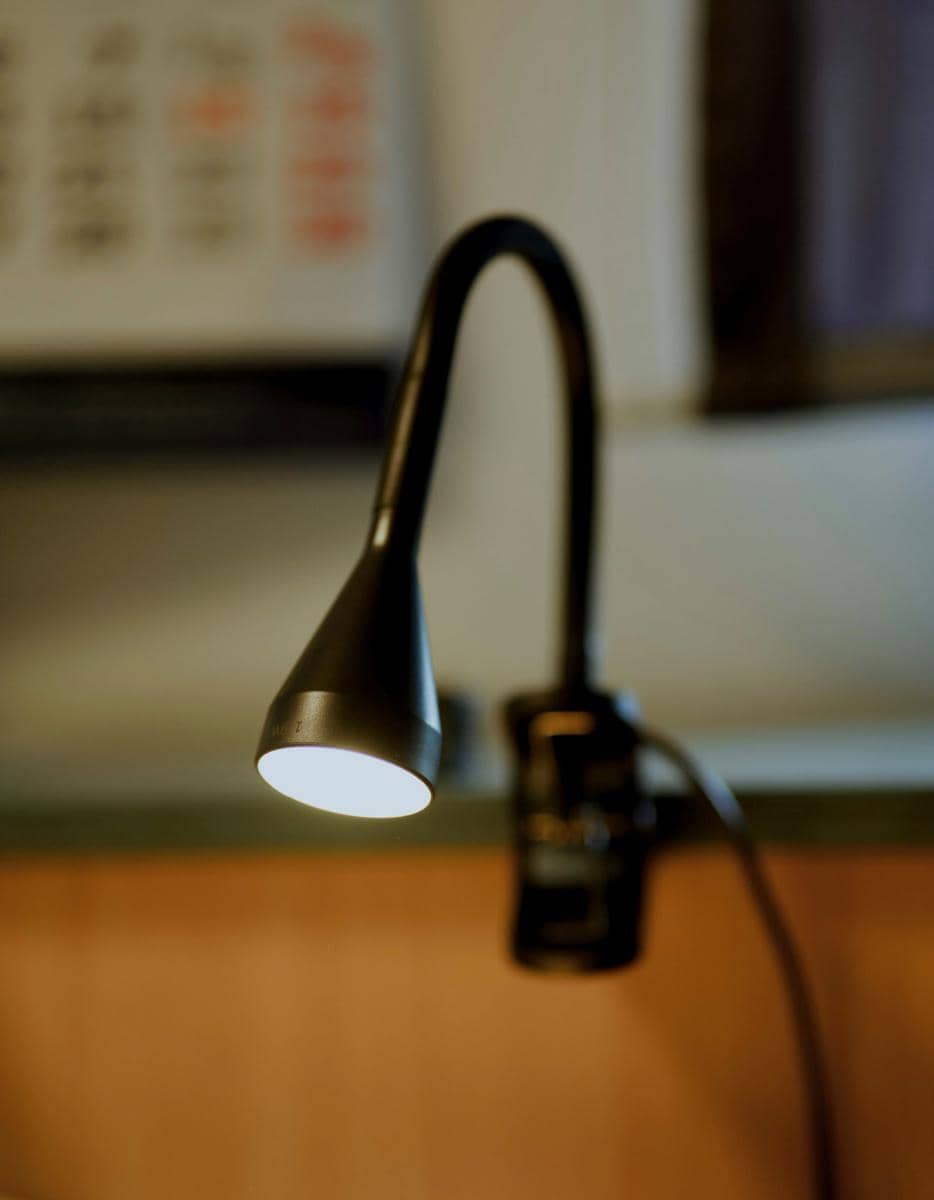 Ilustrasi lampu jepit (unsplash.com/Paréj Richárd)