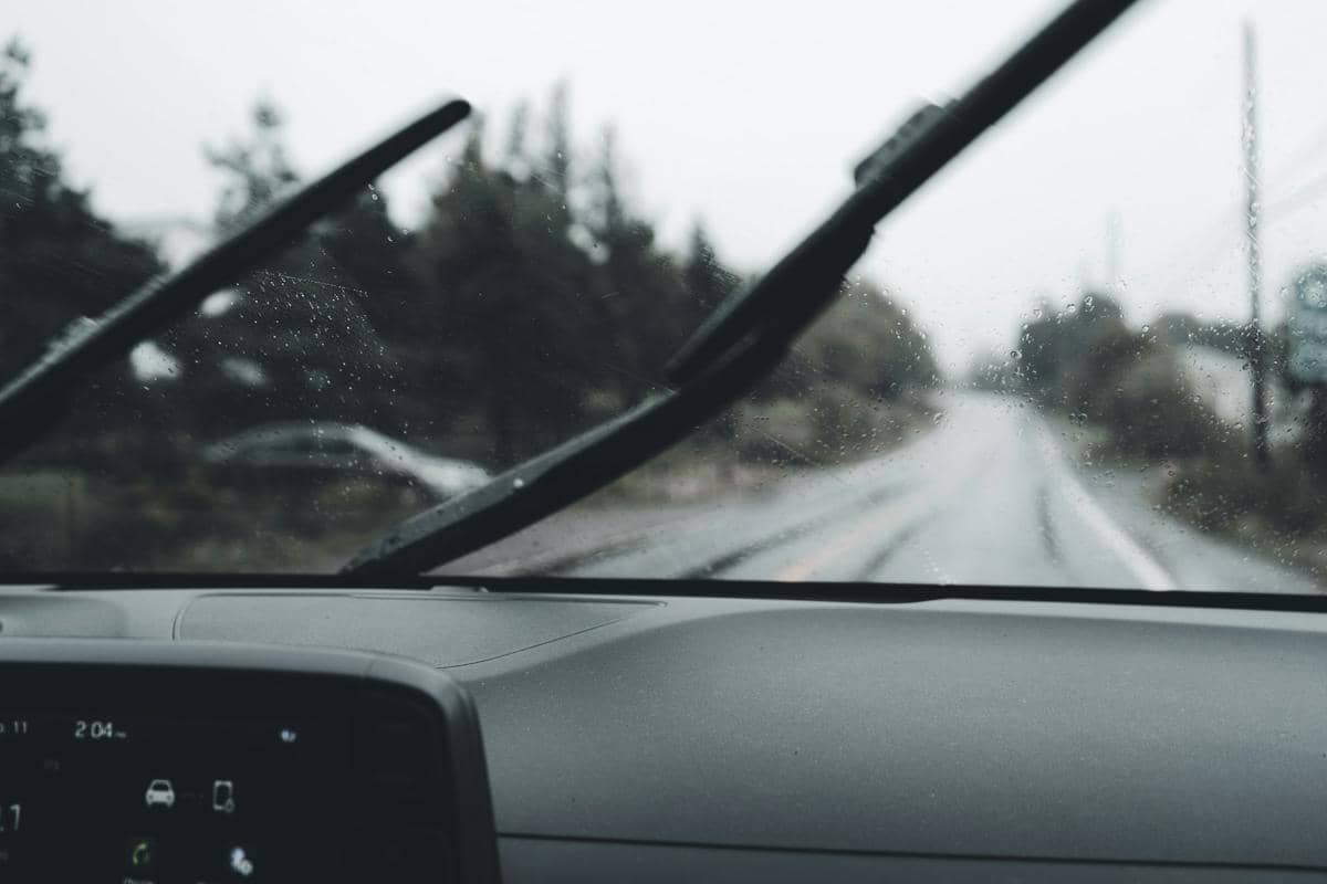 Kenapa Wiper Mobil Bunyi Saat Hujan