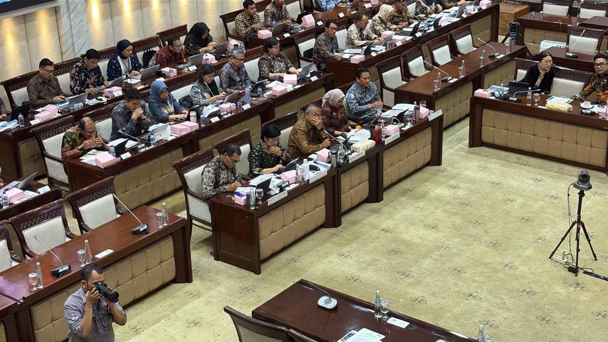 Rupiah Tembus Rp17.661, DPR Sindir Klaim Bank Indonesia soal Stabilitas