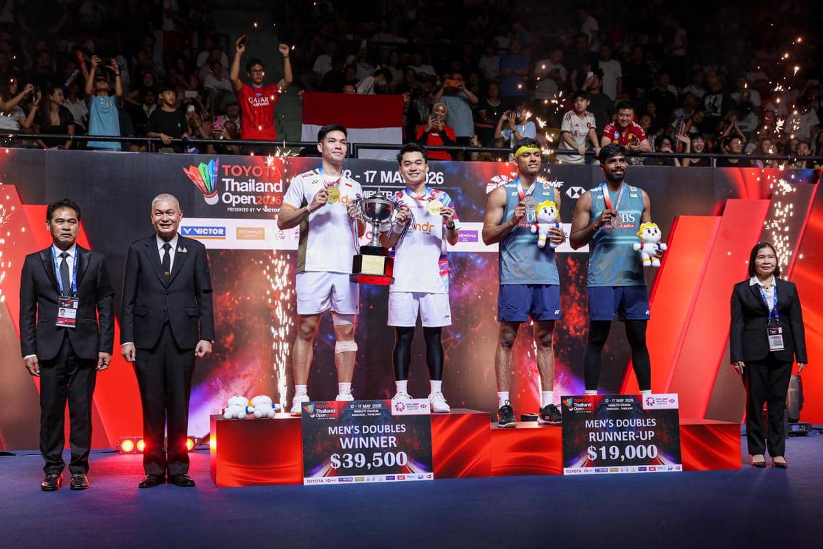 Leo Rolly Carnando/Daniel Marthin bersama wakil India, Satwiksairaj Rankireddy/Chirag Shetty di podium Thailand Open 2026 (dok.PP PBSI)
