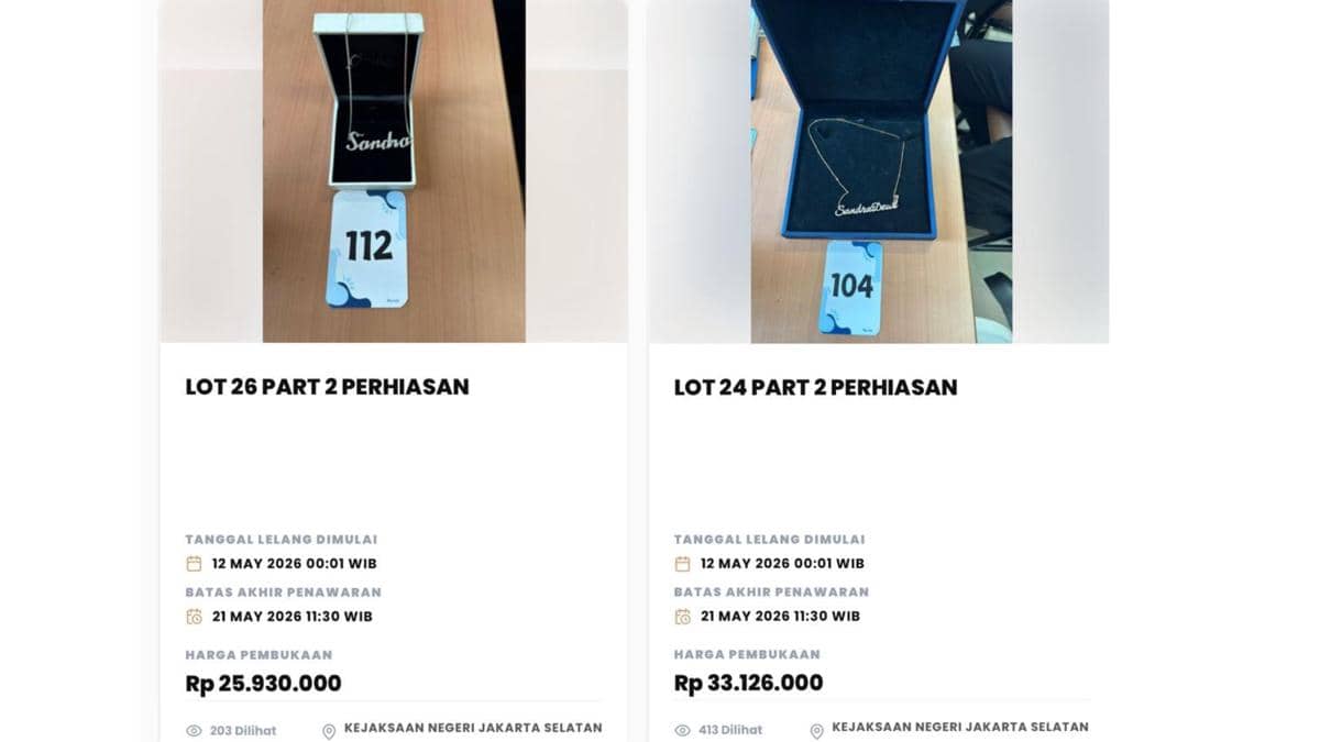 Dua Kalung Sandra Dewi Dilelang dengan Harga Total Rp59 Juta