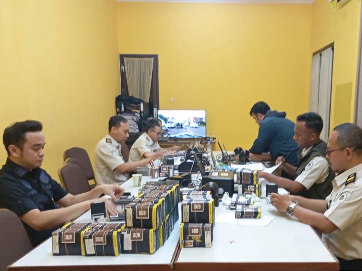 Modus Wisata, Imigrasi Surabaya Gagalkan 18 Jemaah Haji Ilegal