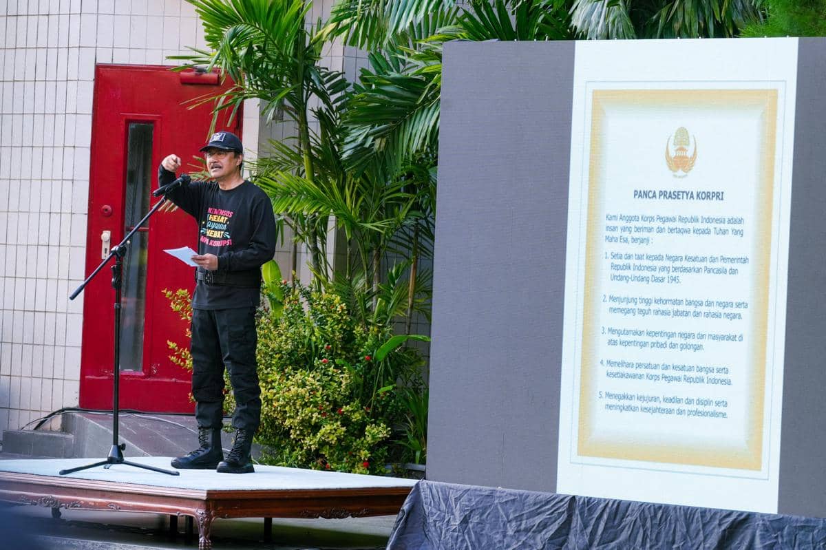 Menteri Sosial Syaifullah Yusuf memimpin ikrar tanpa korupsi di Kemensos l, Senin (18/5/2026).