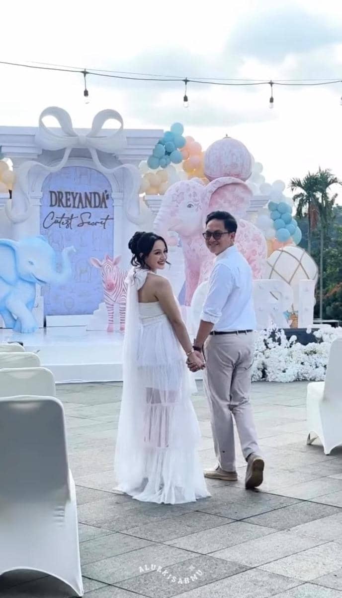 gaya Nanda Arsyinta saat gender reveal