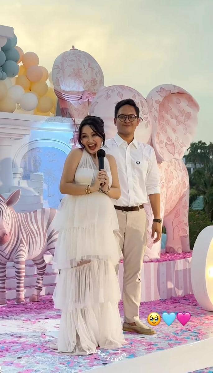 gaya Nanda Arsyinta saat gender reveal