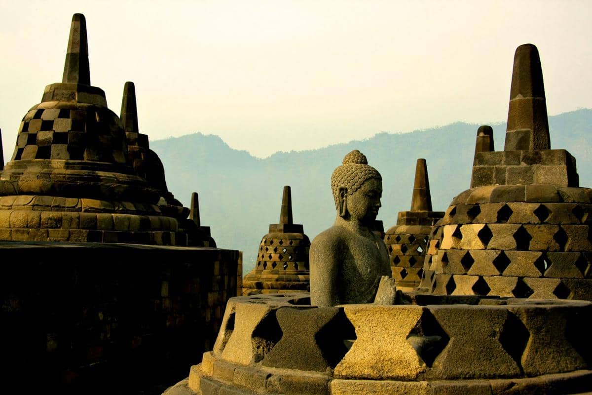 3 Cara ke Candi Borobudur dari Bandara YIA, Bisa Naik DAMRI