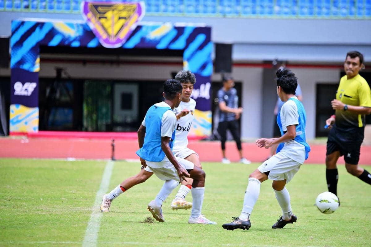 Second Chance, Ketika Kamp Sepak Bola Digabungkan Hiburan