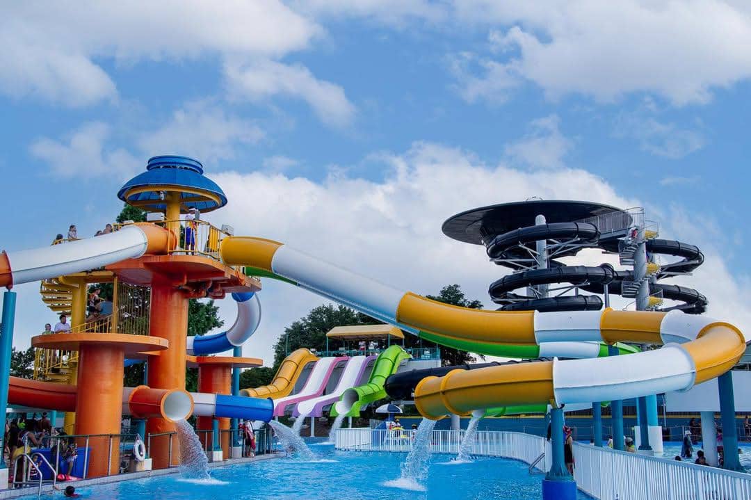 Potret wahana air di Hurricane Harbour Arlington, Texas, Amerika Serikat