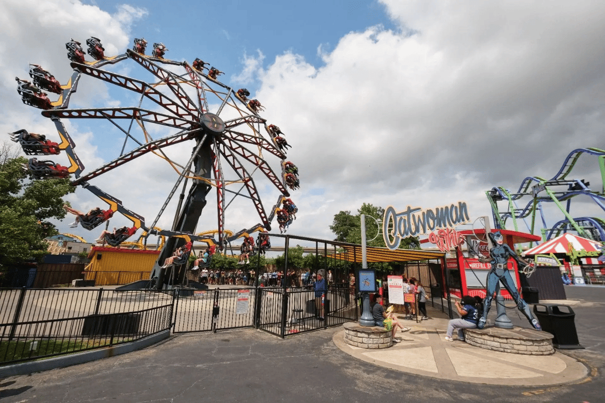 Potret atraks di Six Flags Over Texas, Arlington, Texas, Amerika Serikat