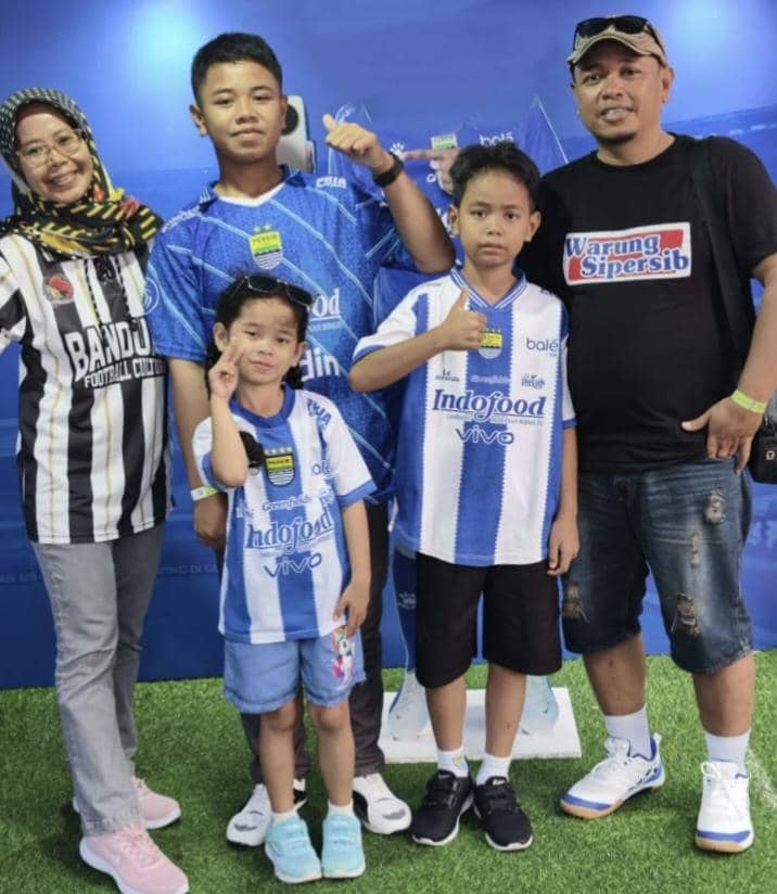 Totalitas Bobotoh! Warga Majalengka Namai Anak El Persib dan Biru Bandung