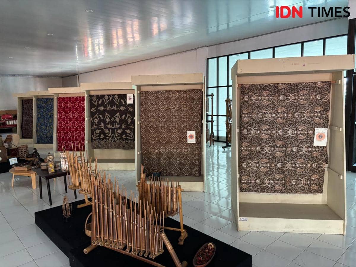 Ilustrasi batik. (IDN Times/Herlambang Jati Kusumo)