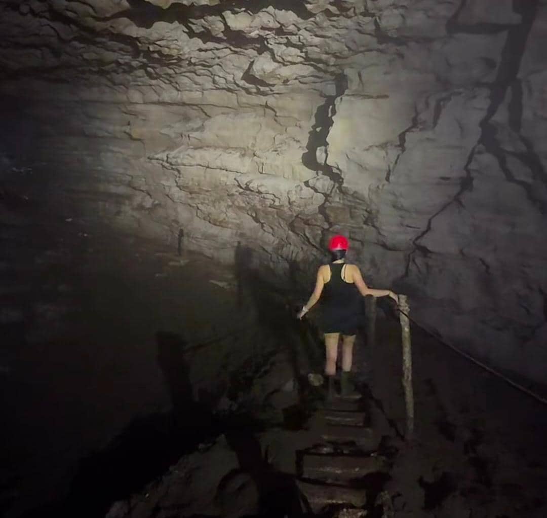 Wendy Walters di Gua Jomblang