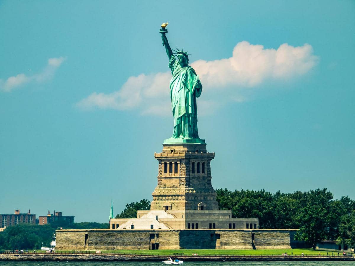 Statue of Liberty: Lokasi, Rute, Jam Buka, Harga Tiket, dan Tips Berkunjung
