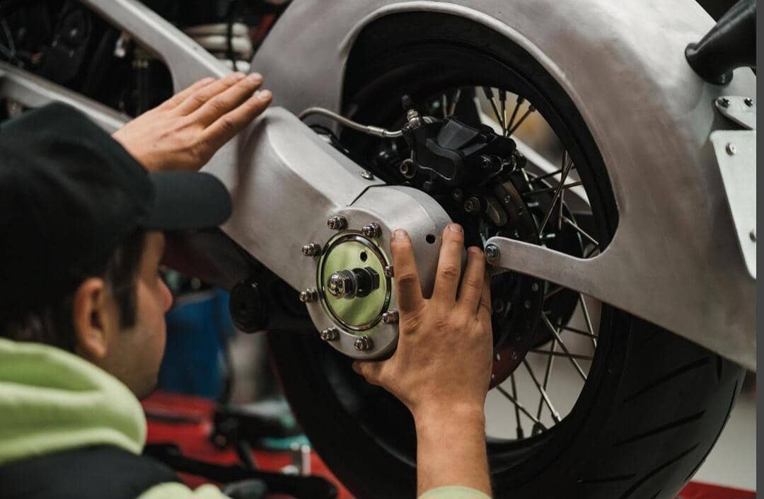 ilustrasi motor bermasalah (magnific.com/ArthurHidden)