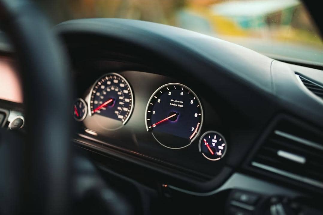 ilustrasi speedometer