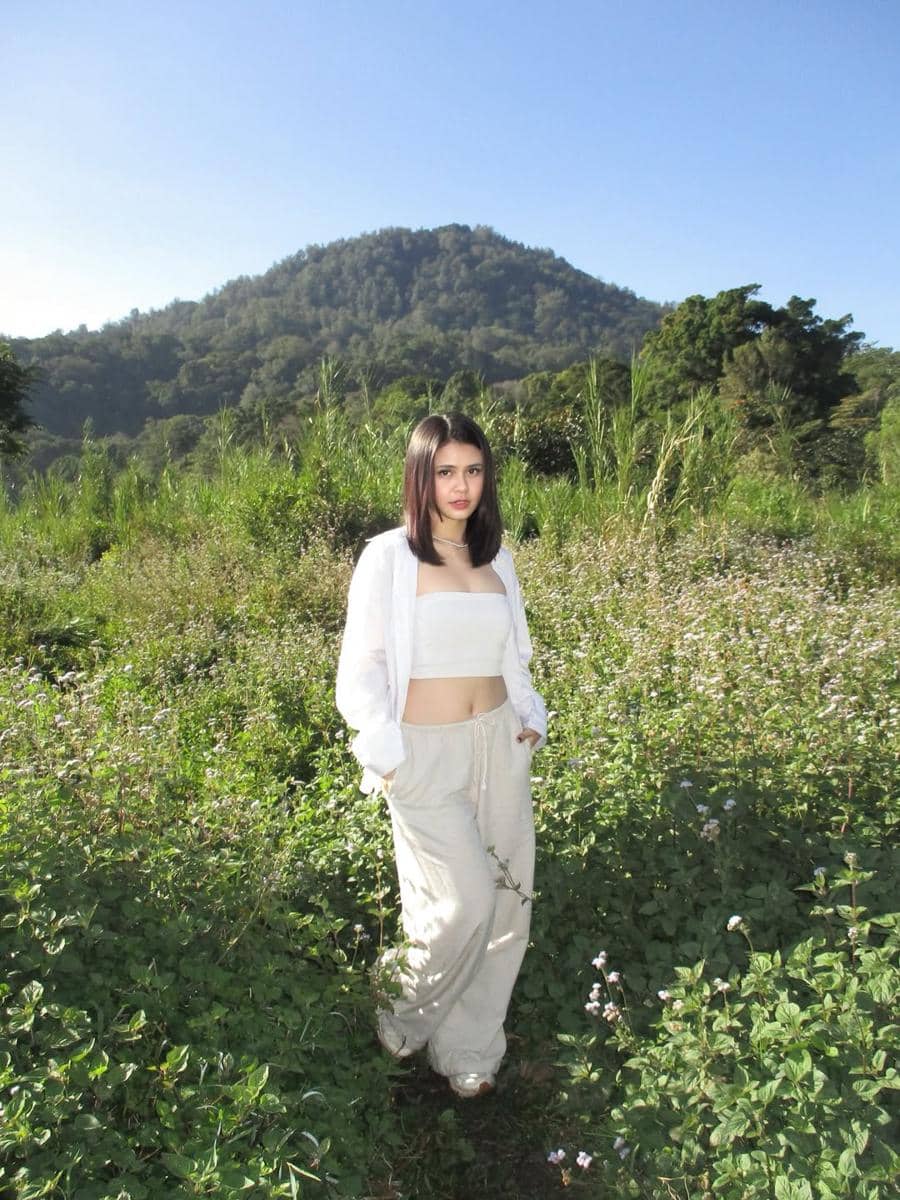 inspirasi outfit nuansa putih ala Maizura