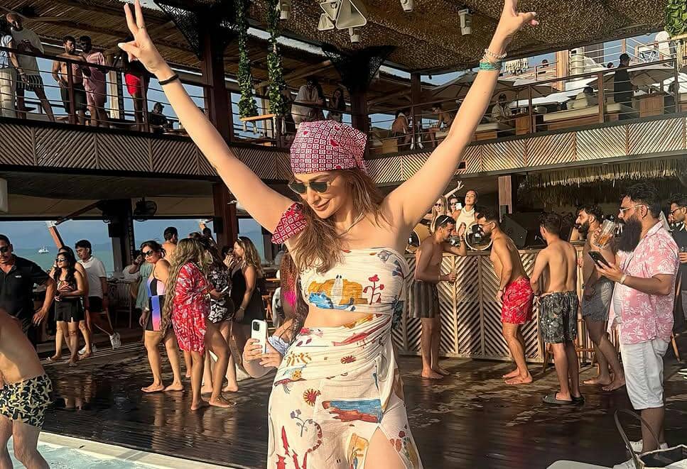 9 Potret Seru Raai Laxmi Liburan di Phuket, Rayakan Ulang Tahun!
