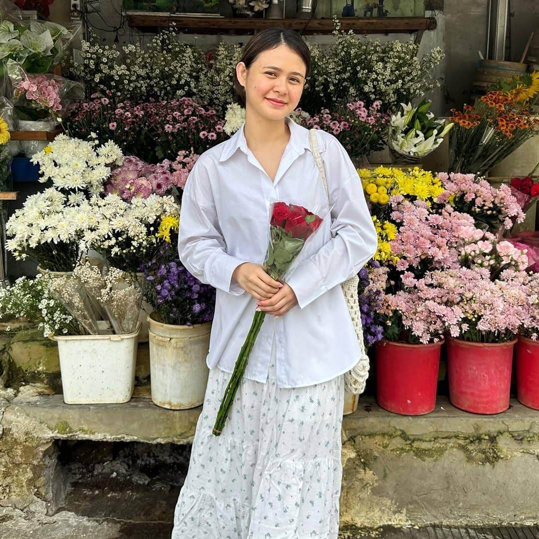 inspirasi outfit nuansa putih ala Maizura