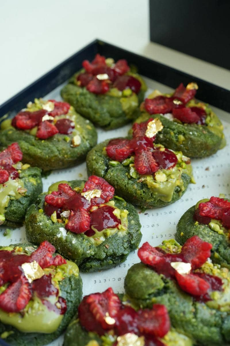 ilustrasi matcha strawberry cookies 