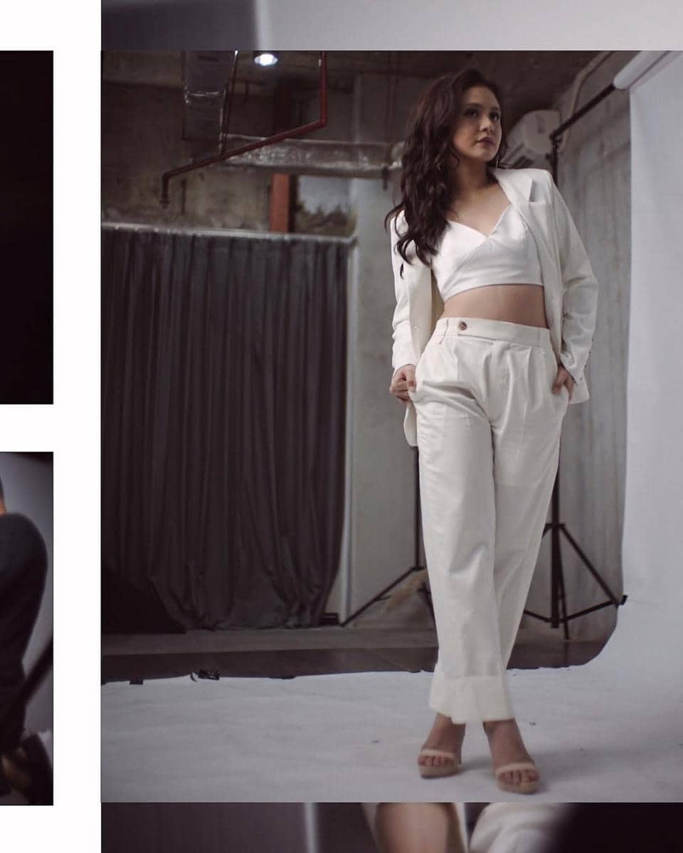 inspirasi outfit nuansa putih ala Maizura