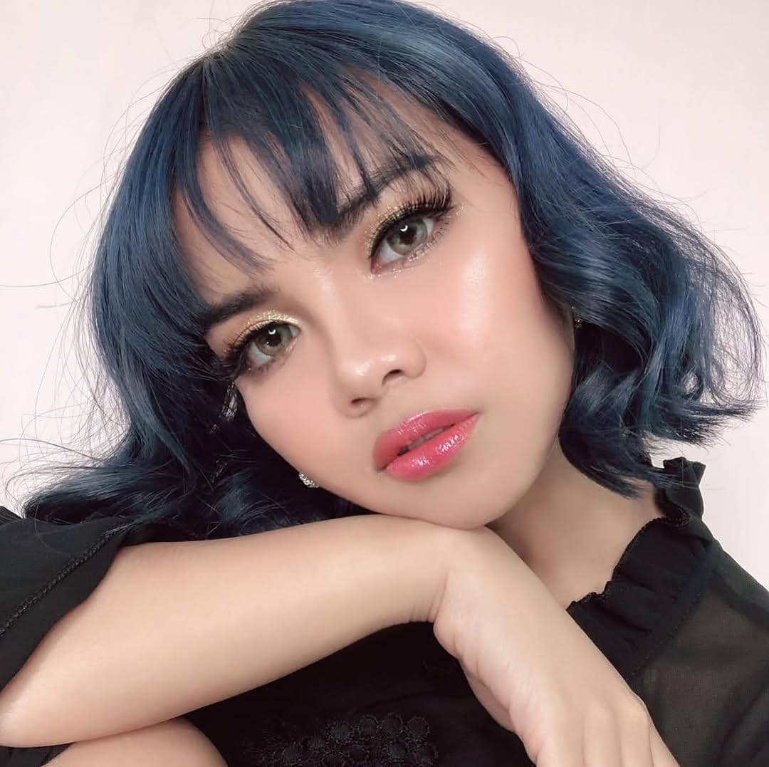 ide hairstyle ke kantor ala Alma Mestika 