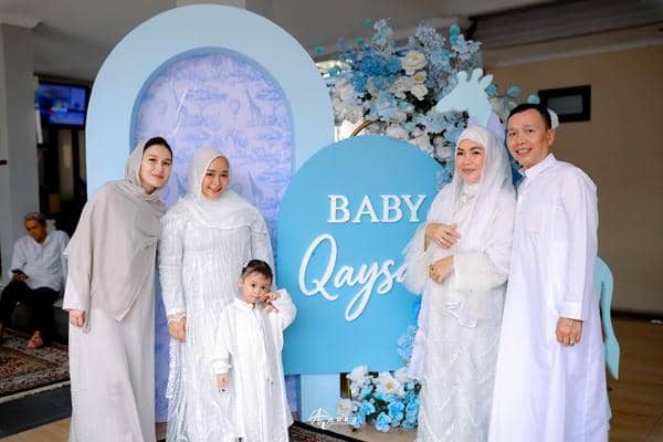 7 Potret Akikah Keponakan Ketiga Ayu Ting Ting, Ada Kevin Gusnadi