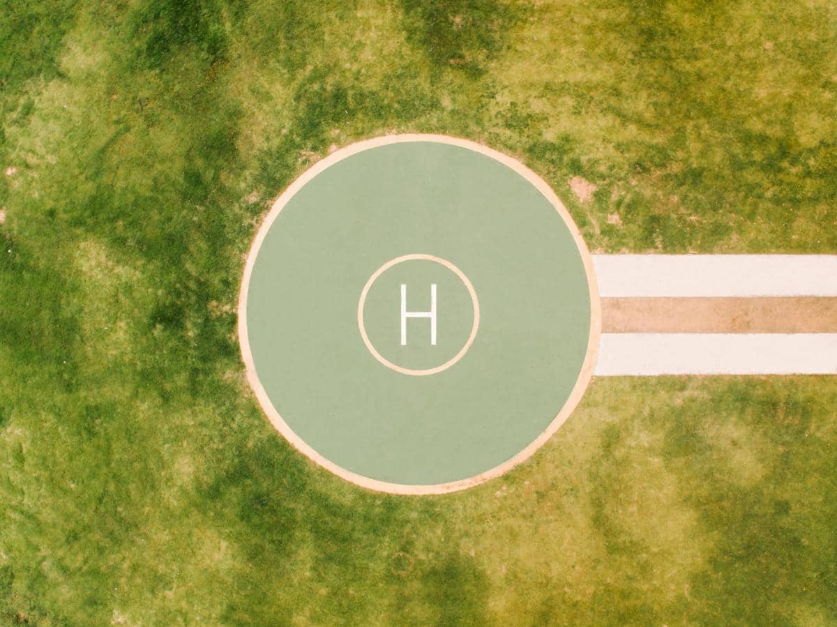 Helipad untuk mendarat helikopter.