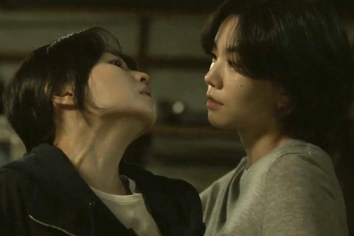 Kim Hee Ju (Park Bo Young) dan Cha Yu Jin (Lee Seol) dalam drakor Gold Land 