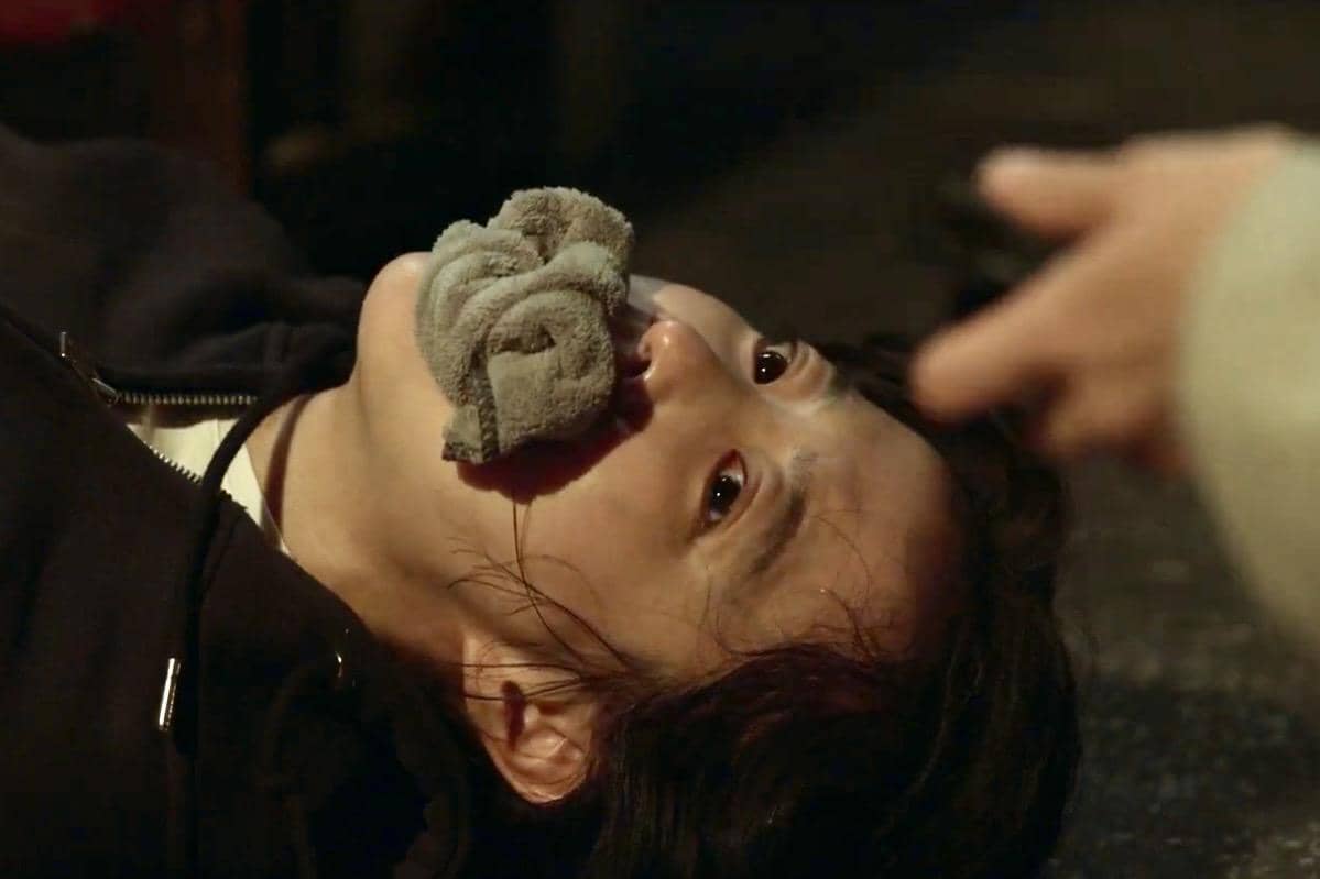 Kim Hee Ju (Park Bo Young) dalam drakor Gold Land 