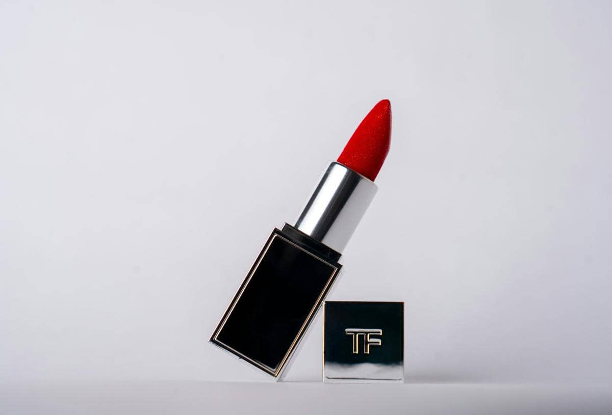 Lipstick Effect dan Alasan Orang Tetap Foya-foya saat Krisis