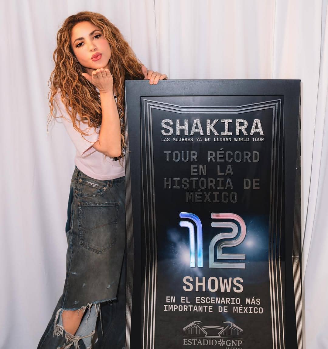 gaya OOTD kasual ala Shakira 