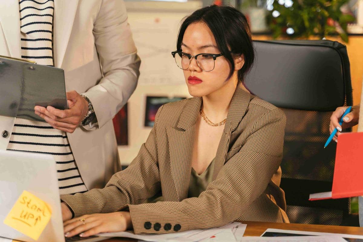 5 Tips Mengelola Emosi saat Tekanan Kerja Lagi Tinggi