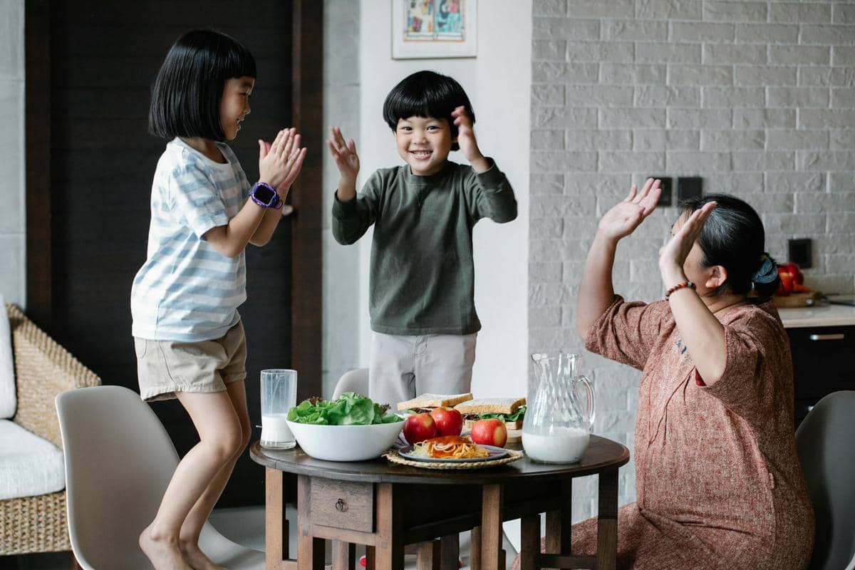 6 Cara Melatih Anak Jadi Lebih Mandiri Sejak Dini tanpa Tekanan