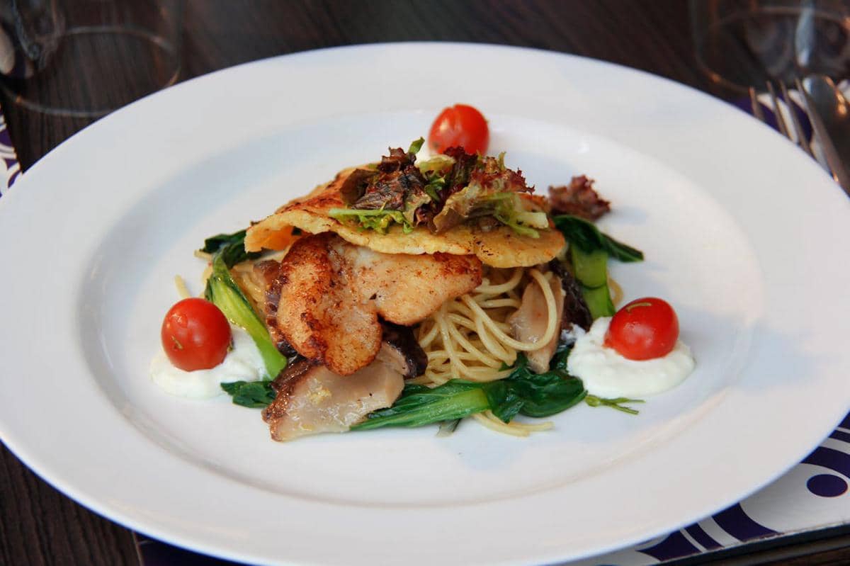 Resep Pasta Tomat Basil dengan Ayam, Wangi dan Anti Ribet!