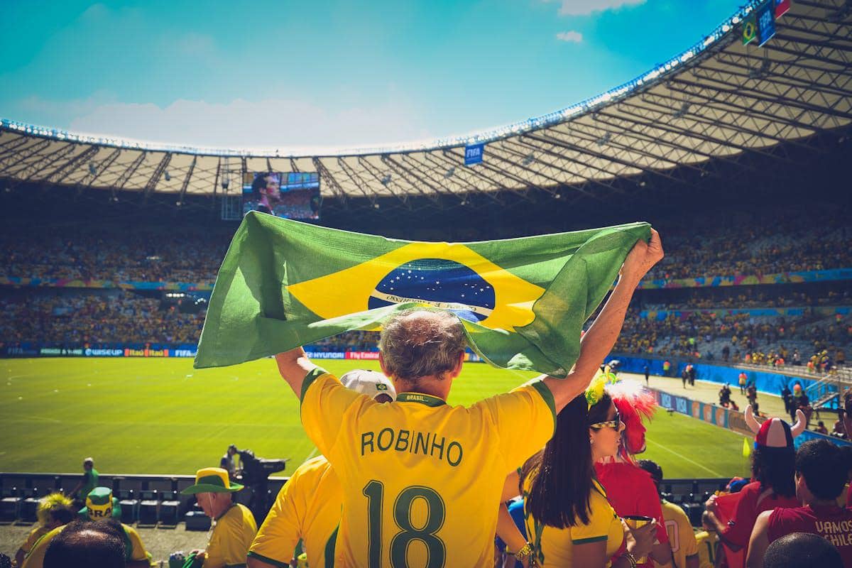ilustrasi suporter Brazil menonton Piala Dunia