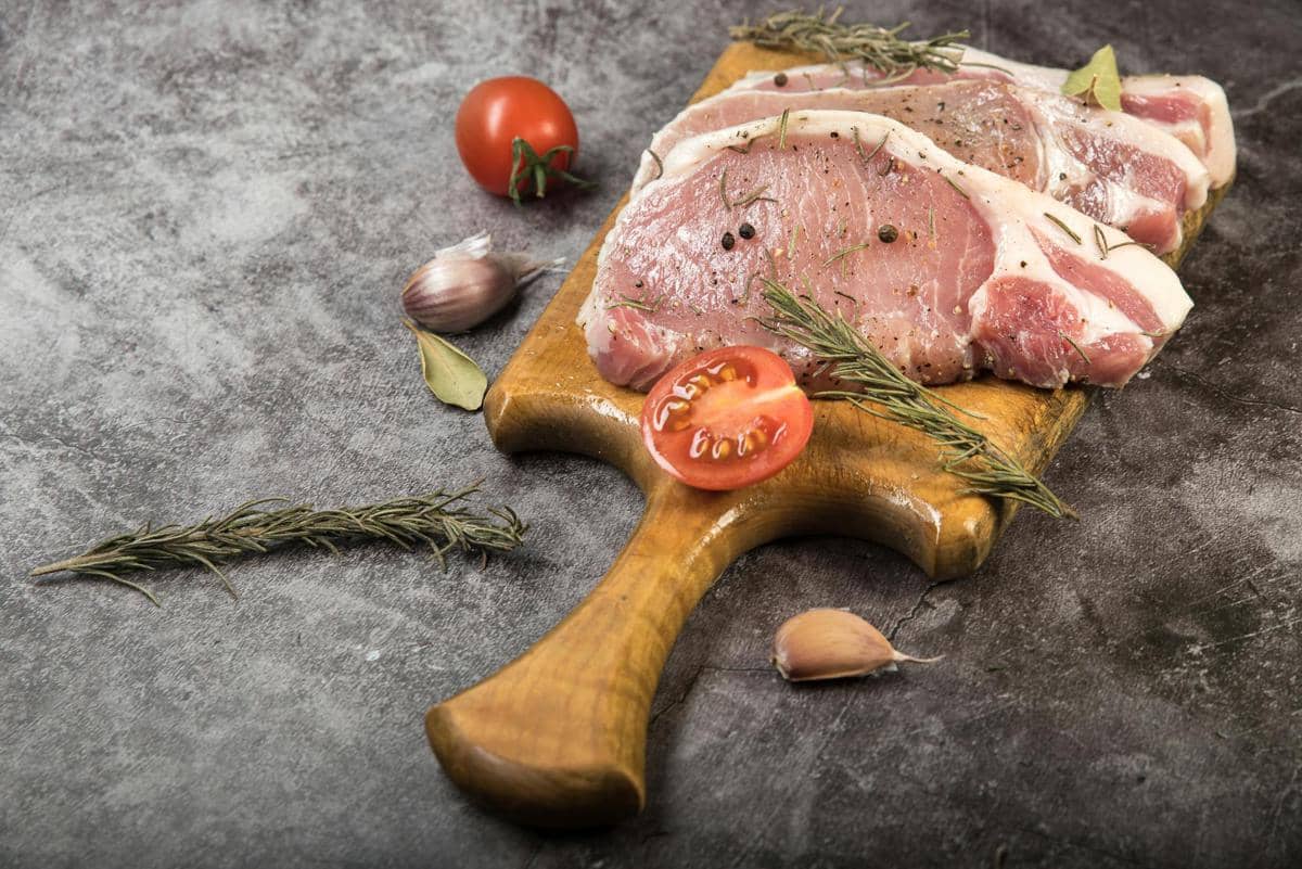 ilustrasi daging kambing segar